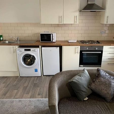 Fully Equipped Kitchen, Double Room นีธ ภายนอก รูปภาพ
